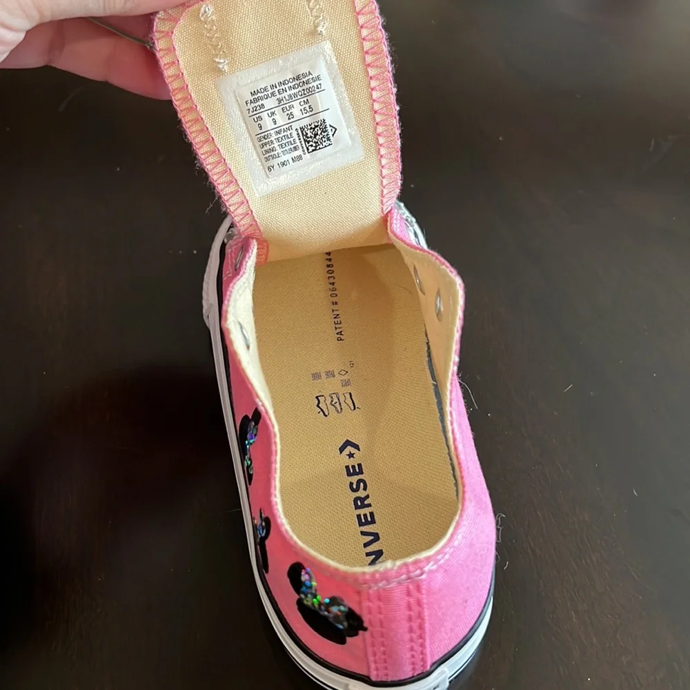 Converse sneaker size 9 - hand made with crystals and Minnie decals NWOT